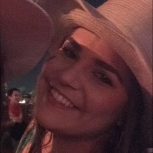 Meet your Posher, Alicia